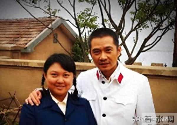 戏红人不红，明明自己很帅却娶“丑女”为妻，恩爱24年他到底图啥