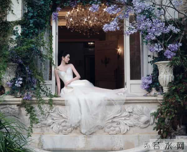 王玉雯亮相微博视界大会红毯,肌肤如雪,美得似小公主!