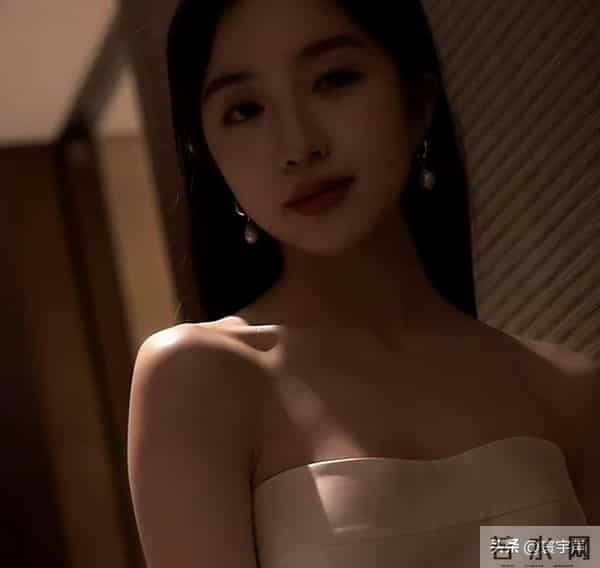 翁青雅采访朱珠翻车，百亿白富美暴露专业短板，内娱采访为何变了