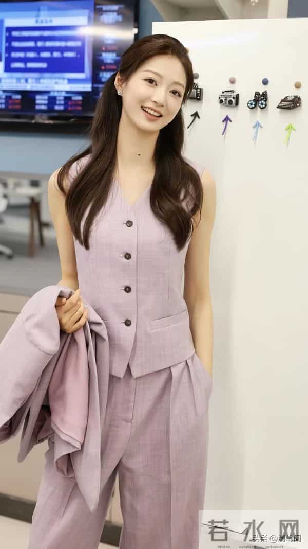 新晋花旦冯琳,主持界一股清新又靠谱的青春风暴。