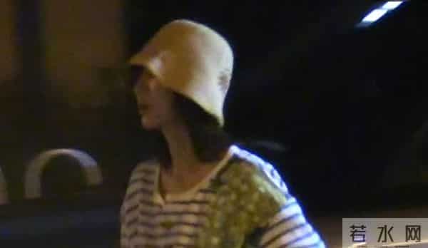 邢菲拿奖就曝恋情，两人被拍见家长，男友选秀出身，母亲下楼迎接