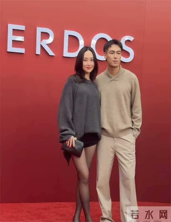 杨佑宁媳妇这身材简直堪比梦露啊肉肉的性感又火辣看得人目不转睛