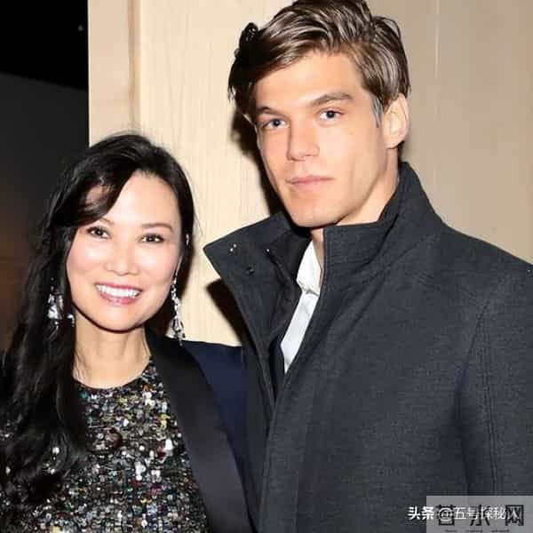 睡完首富睡总统!从厂妹到顶级名媛,捞金268亿的她,到底凭啥?