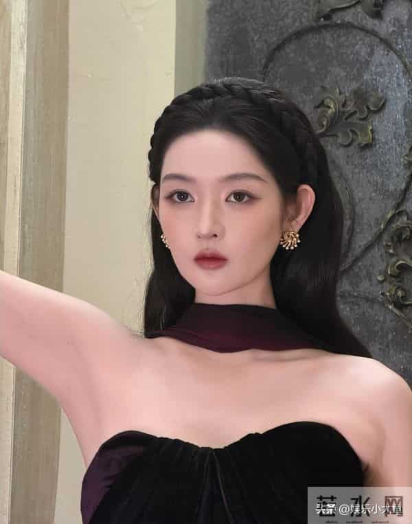 王玉雯亮相微博视界大会红毯,肌肤如雪,美得似小公主!