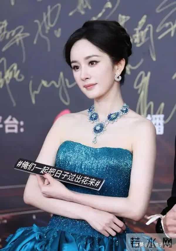 北京这一夜"乐子"多！杨幂指挥交通，蓝盈莹撞衫，欧豪疑偷瞄前任