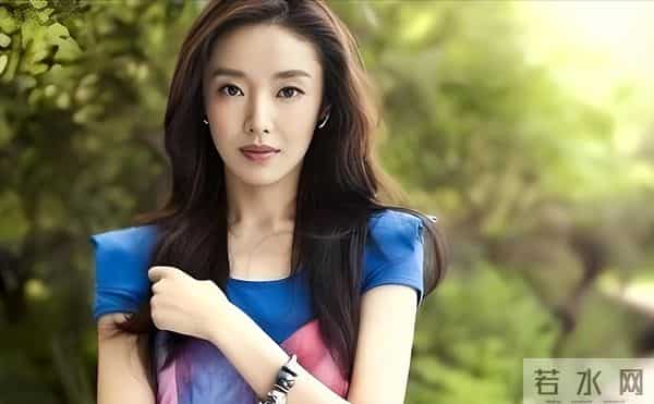 曾被张艺谋力捧，火后与富豪卷款61亿逃亡国外，大佬被抓她后悔吗