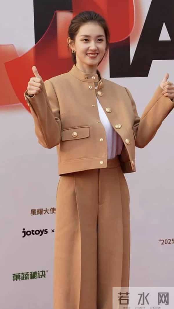 横店这一夜，珠圆玉润的短剧女神郭宇欣，秒了内娱一堆“排骨精”