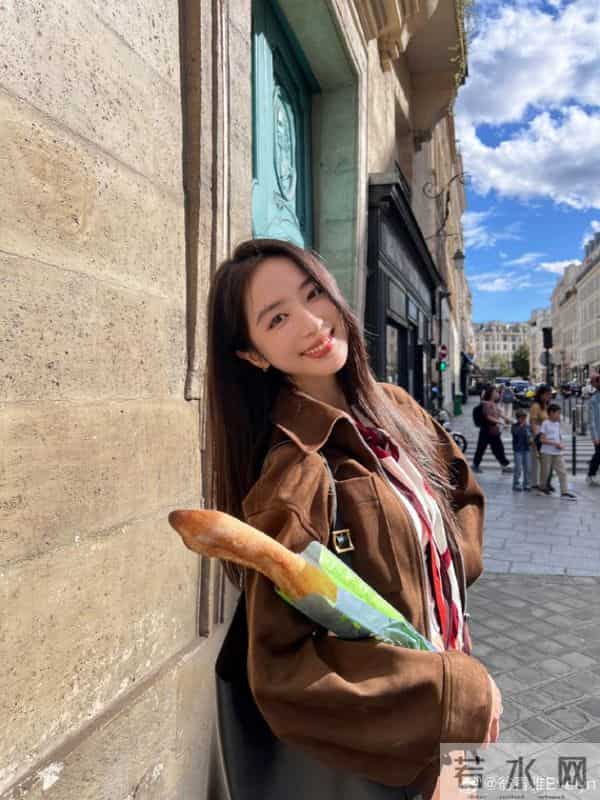 深挖 - 被翁青雅采访翻车的朱珠，本尊才是“顶级白富美”！