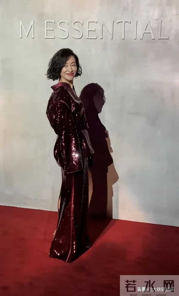 上海这一晚,蒋欣、胡杏儿秒了00后小花,才知什么叫美得有辨识度