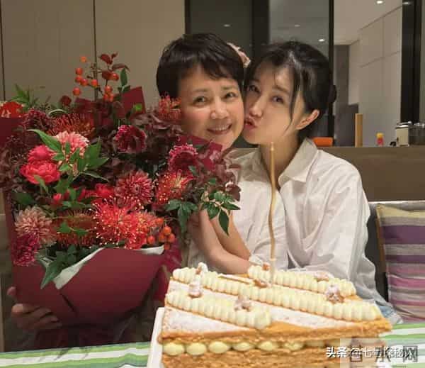 59岁茹萍的痛：女儿离婚，儿子大龄未婚，风光背后满是无奈