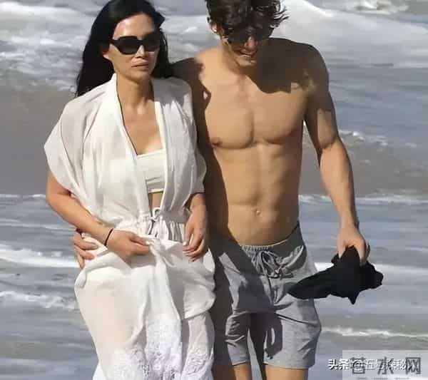 睡完首富睡总统!从厂妹到顶级名媛,捞金268亿的她,到底凭啥?