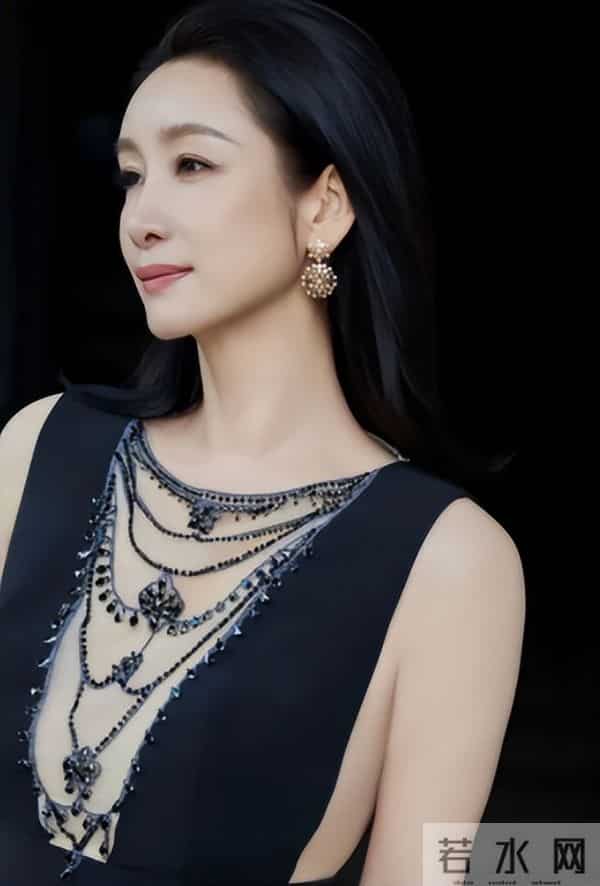 北京这一夜，秦海璐肿了，蒋欣瘦成皮包骨，却被66岁的她惊艳了