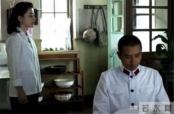 戏红人不红，明明自己很帅却娶“丑女”为妻，恩爱24年他到底图啥