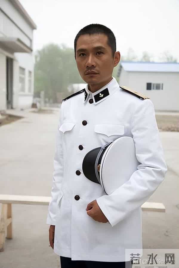 戏红人不红，明明自己很帅却娶“丑女”为妻，恩爱24年他到底图啥