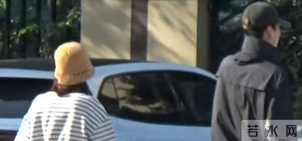 邢菲拿奖就曝恋情，两人被拍见家长，男友选秀出身，母亲下楼迎接