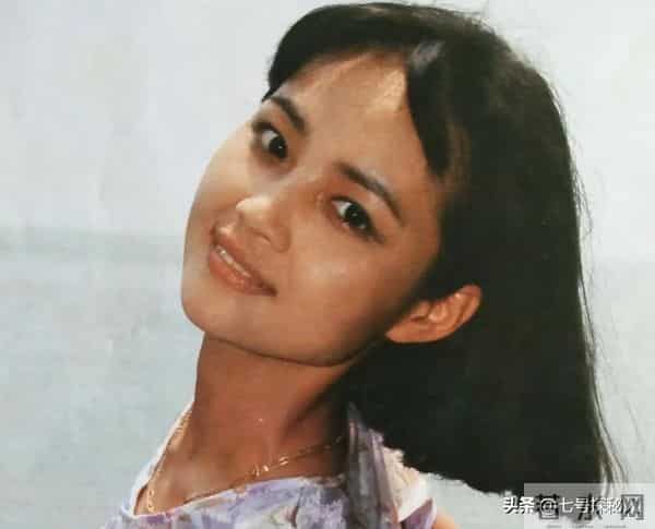 59岁茹萍的痛：女儿离婚，儿子大龄未婚，风光背后满是无奈