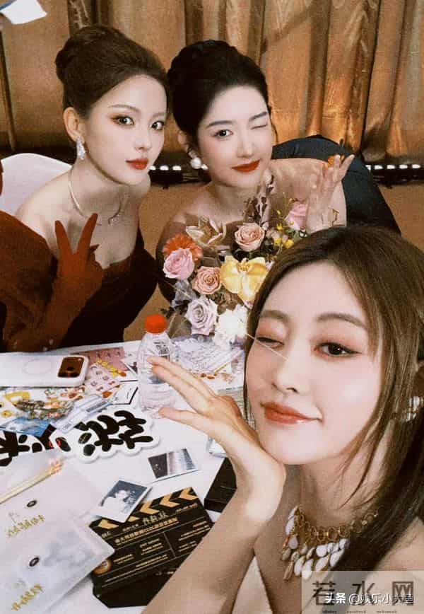 王玉雯亮相微博视界大会红毯,肌肤如雪,美得似小公主!