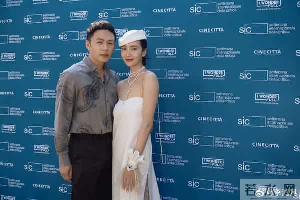 明星情侣官宣结婚！