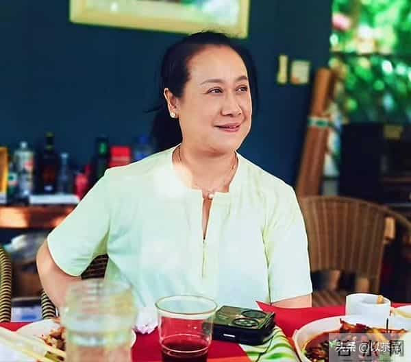 原来他俩是夫妻，家里家外老婆是领导，68岁住大别墅仍坚持拍戏