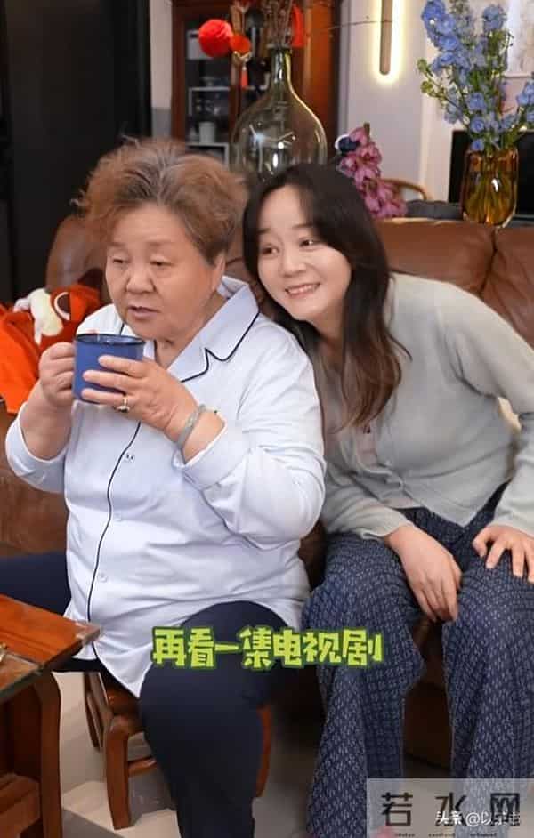 她是高鑫夫妇的女儿，不拍广告不进娱乐圈，读上海重点高中是学霸