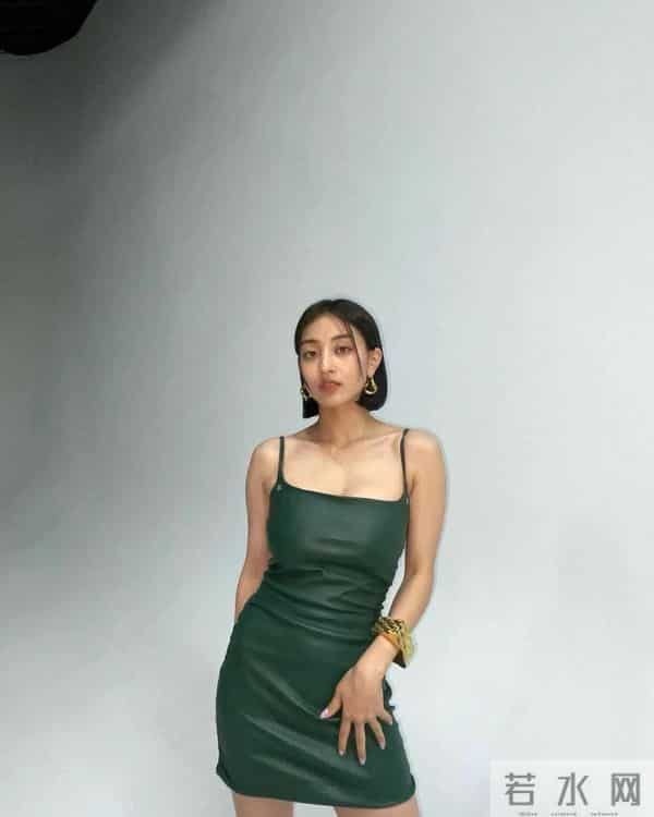 夸一夸朴志效 越来越美！ 身材超好！