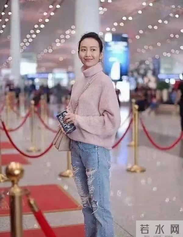 王鸥身材太能打，耐看而不失优雅，凸凹有致 腰细腿长 哪像生过孩子