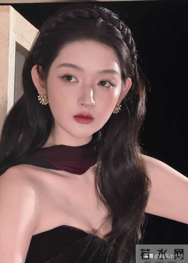 王玉雯亮相微博视界大会红毯,肌肤如雪,美得似小公主!