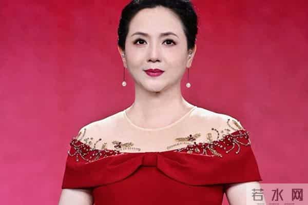 不演吻戏、不入豪门，30岁自毁前程演妈妈，先生是她叛逆的后盾