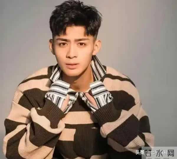 59岁茹萍的痛：女儿离婚，儿子大龄未婚，风光背后满是无奈