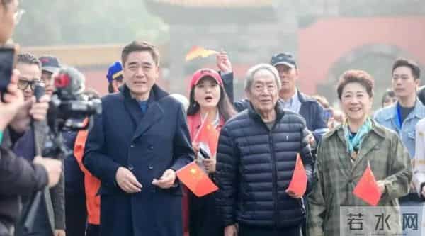 中国电影表演艺术周C位出乎意料，强如唐国强张丰毅也只能站一边