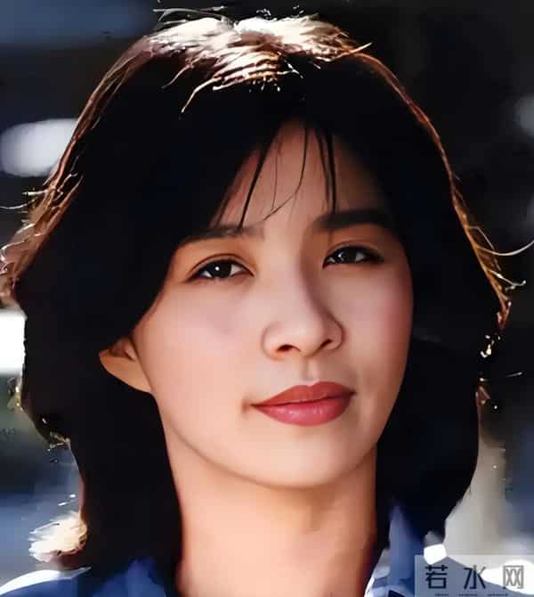 北京这一夜，秦海璐肿了，蒋欣瘦成皮包骨，却被66岁的她惊艳了