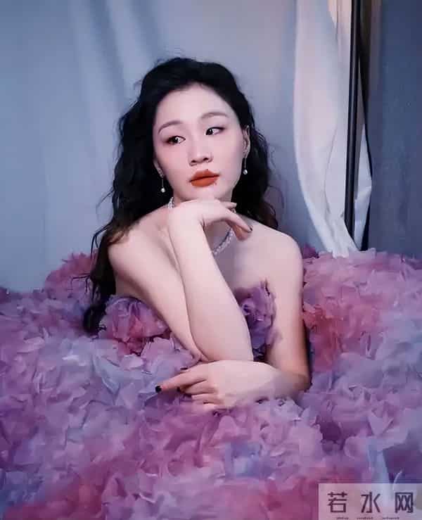 陪玩陪睡只是冰山一角，继王家卫被曝，金靖遭殃后 张纪中又曝内幕