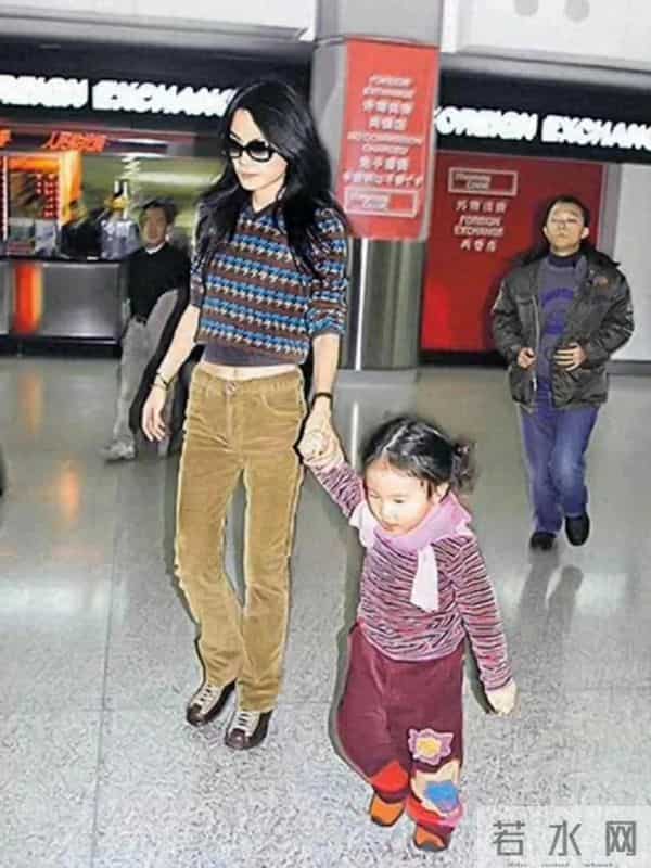 王菲没想到，"被曝同居"的28岁女儿窦靖童，彻底撕碎了自己的体面