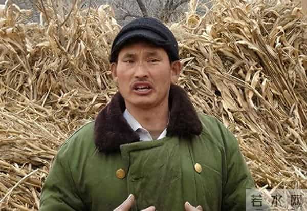 明明跟村里人关系不好,大衣哥朱之文为什么不搬走呢?