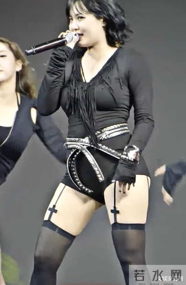 泫雅晒最新体重，从53减到了49公斤，网友：瘦了好多，尤其是腿！