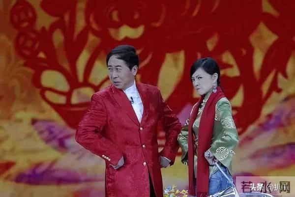 她是冯巩御用老婆，连登五年春晚后精神失常，如今50岁的她怎样了