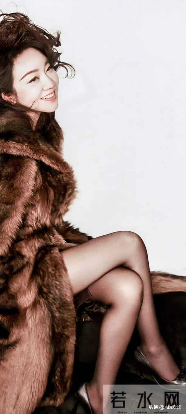 闫妮姚晨 嘉人封面 黑丝美腿 复古摩登 松弛张扬