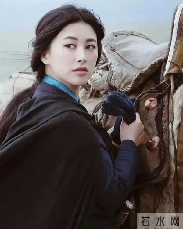 深挖 - 被翁青雅采访翻车的朱珠，本尊才是“顶级白富美”！