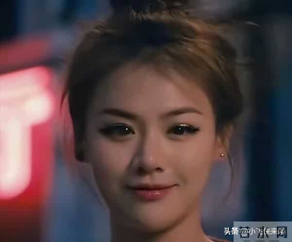 欧豪马思纯分手7年再同框，男方偷瞄女方怅然若失，网友呼吁复合