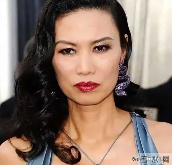 睡完首富睡总统!从厂妹到顶级名媛,捞金268亿的她,到底凭啥?