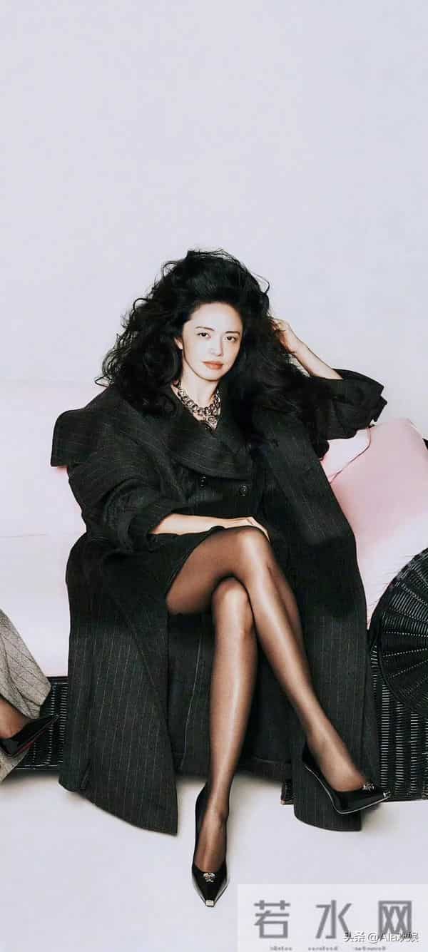 闫妮姚晨 嘉人封面 黑丝美腿 复古摩登 松弛张扬