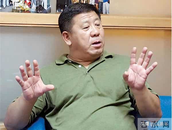 原来他俩是夫妻，家里家外老婆是领导，68岁住大别墅仍坚持拍戏