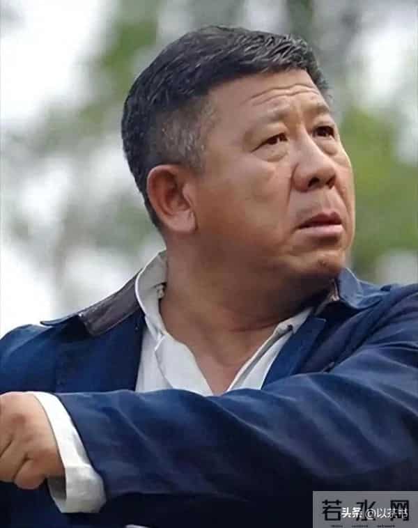 原来他俩是夫妻，家里家外老婆是领导，68岁住大别墅仍坚持拍戏