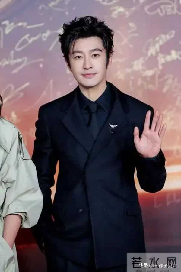 北京这一夜"乐子"多！杨幂指挥交通，蓝盈莹撞衫，欧豪疑偷瞄前任