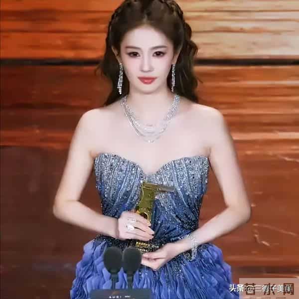 北京这一夜"乐子"多！杨幂指挥交通，蓝盈莹撞衫，欧豪疑偷瞄前任