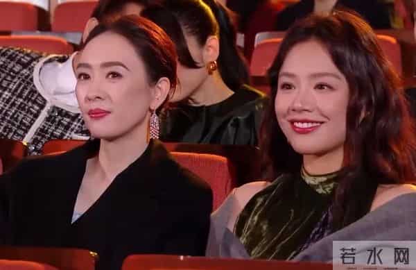 微博视界，蒋欣坐第二排C位，马伊琍靠边，多年女主角比不过配角