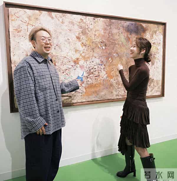 杜海涛再晒和章泽天逛艺术展，能感觉到他现在很爽，又有钱又有名
