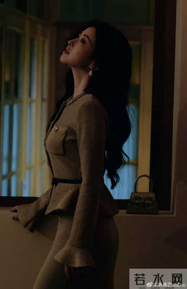 深挖 - 被翁青雅采访翻车的朱珠，本尊才是“顶级白富美”！