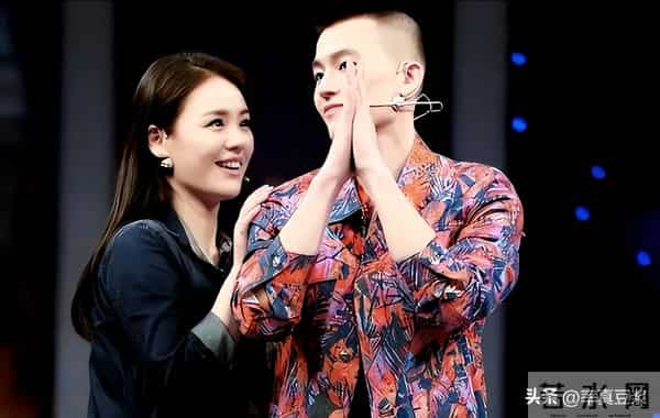 欧豪马思纯同台偷瞄几次?分手7年再同框,这段虐恋藏了多少秘密