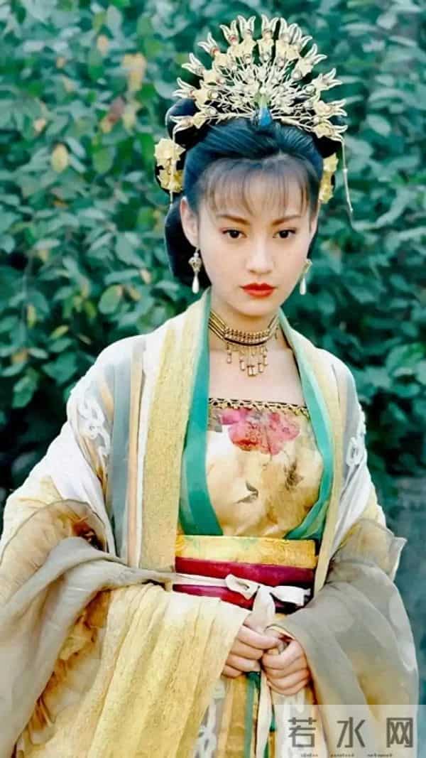 47岁杨雪与15岁女儿同框，杨雪保养得好，女儿太美了，两人似姐妹